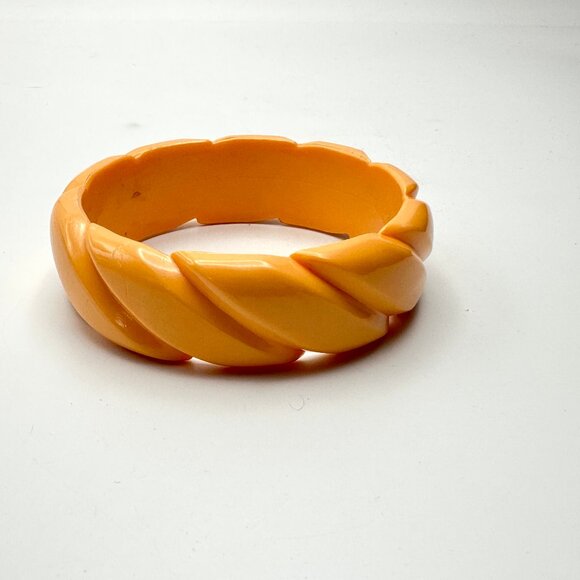 Lemons and Oranges — Vintage Carved Lucite Bangles Pairing — Size 8 — EUC - Picture 4 of 12